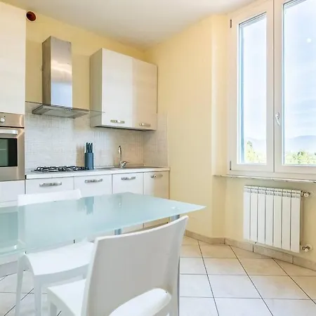 Apartment -villa Emily- Parking, Garden & Wi-fi Pisa