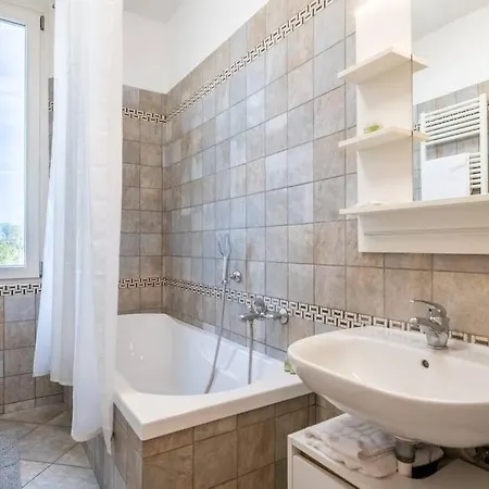 -villa Emily- Parking, Garden & Wi-fi Pisa