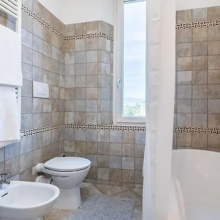 -villa Emily- Parking, Garden & Wi-fi Apartment *